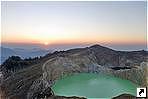     (Kelimutu)  ,   (Flores), .